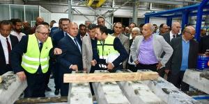 وزير النقل يتفقد مصنع الفلنكات الخرسانية بمنطقة المعصرة